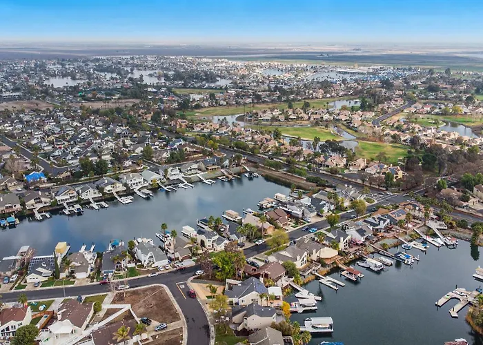 Lakefront Gem: Private Dock