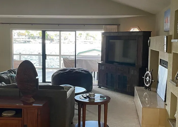 Discovery Bay Home On Fast Water - 2,400Sq Ft