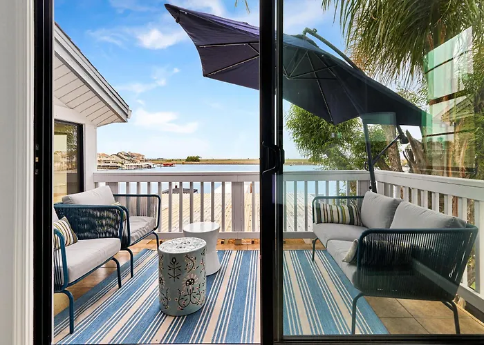 Marlin Cove Pet Friendly Waterfront Retreat
