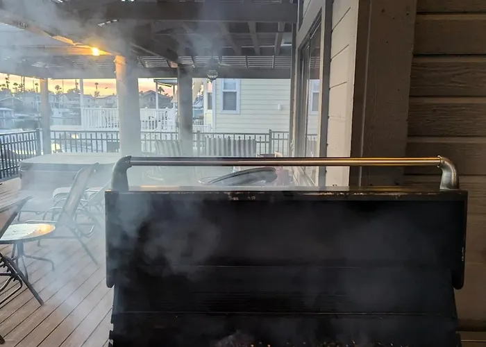 Waterfront Villa Deck, Bbq, Hot Tub, Sunsets